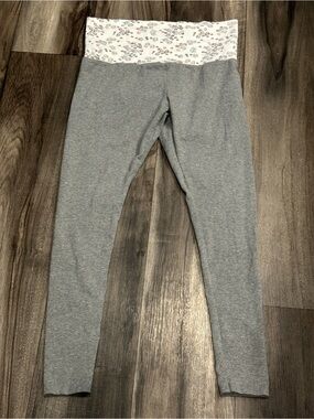 Xhilaration Women’s Floral Waist Athletic Leggings Gray Size Medium